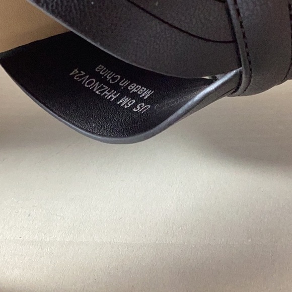 Kenneth Cole Reaction Comi Almond Toe Wedge Sandals - Picture 13 of 13